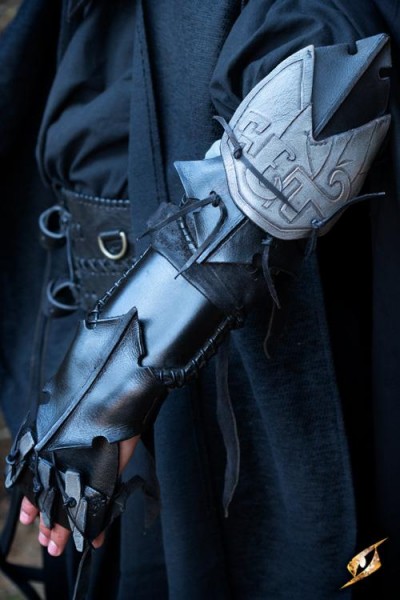 Dark Elf Claw Bracer - Left